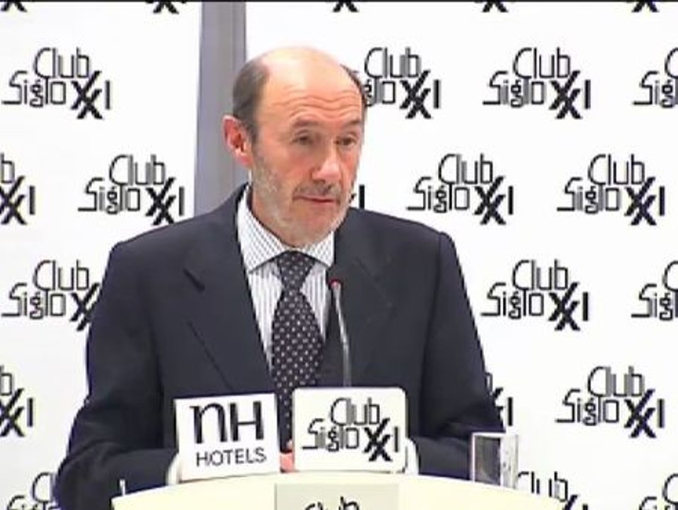 Rubalcaba pide un careo de Cospedal y Bárcenas ante Ruz