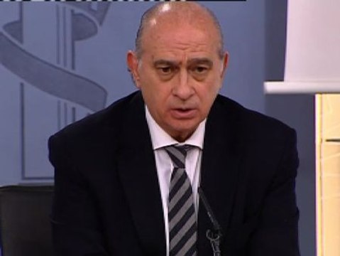 Fenández Díaz quiere sancionar las ofensas a España en manifestaciones