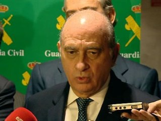 Fernández Díaz: "Las concertinas producen erosiones leves"