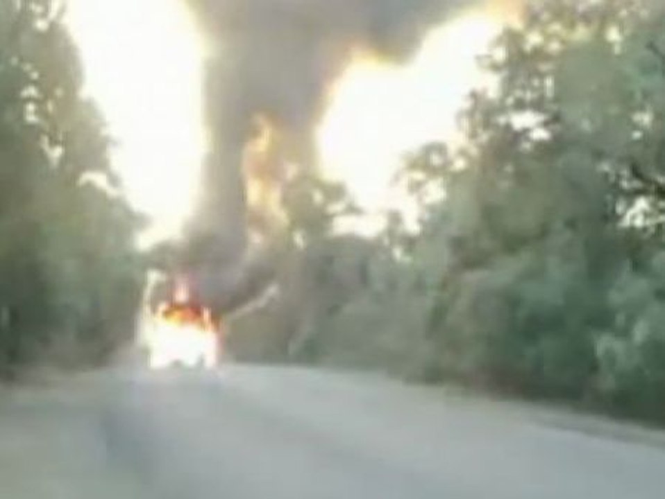 Un autobús escolar arde en Sevilla