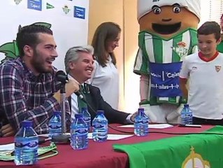 El Betis visita un colegio de Sevilla