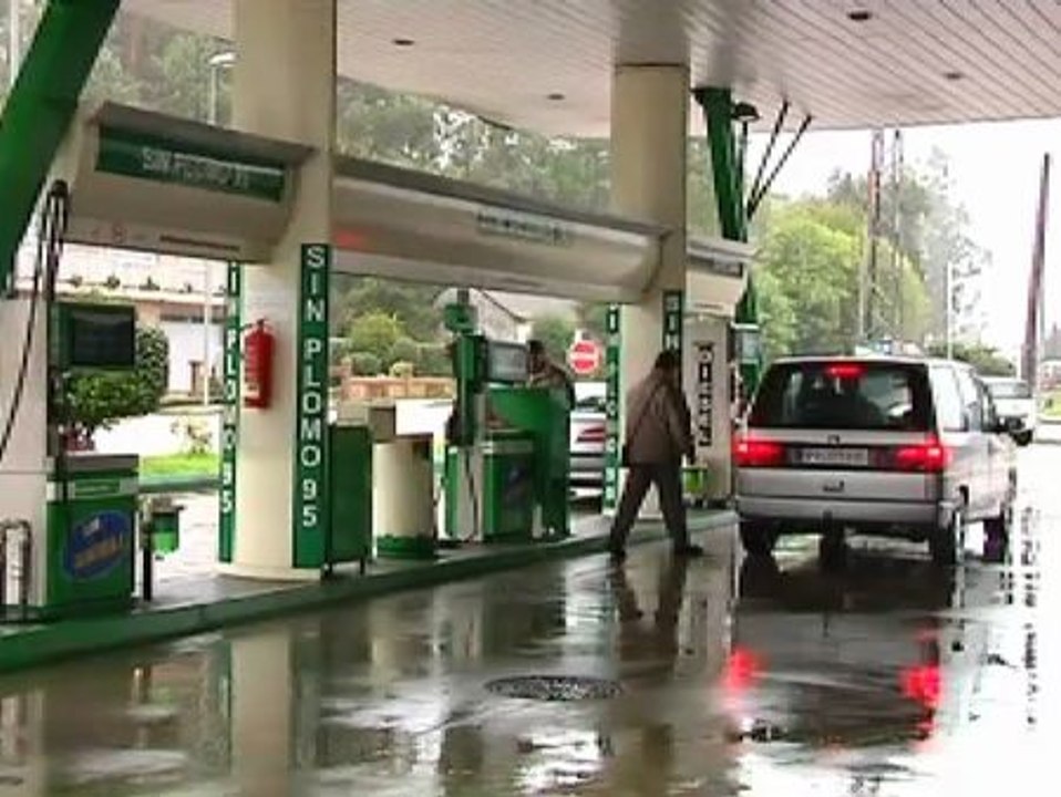 Dos atracadores asaltan una gasolinera de Tui, amenazando a sus empleados con una escopeta recortada