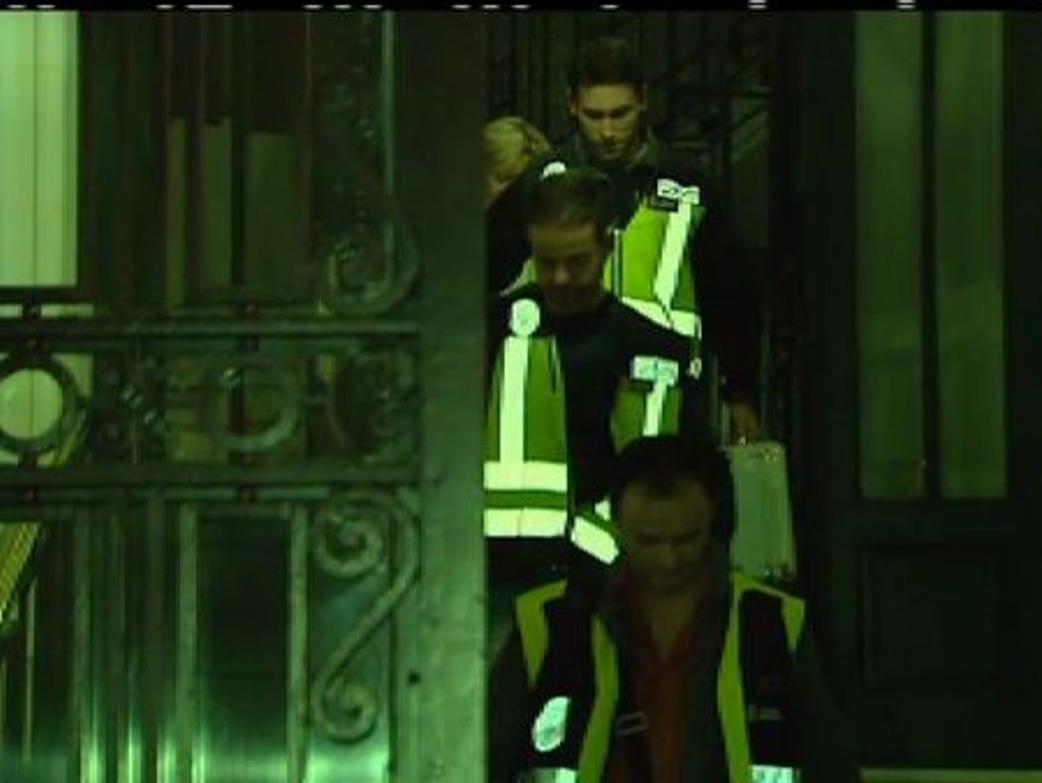 Salida de la Policía Científica de casa de Bárcenas