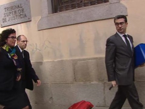 Afectados por las preferentes vitorean al Juez Silva