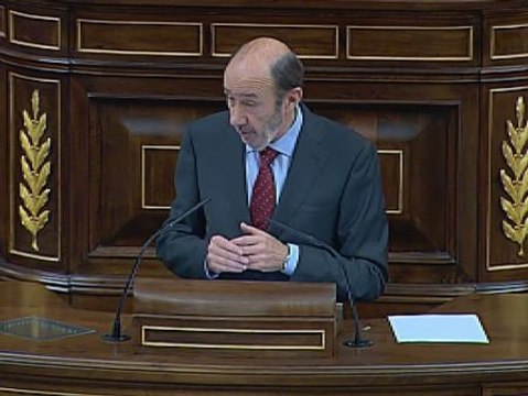 Rubalcaba a Rajoy: Para muchos españoles lo peor está por llegar