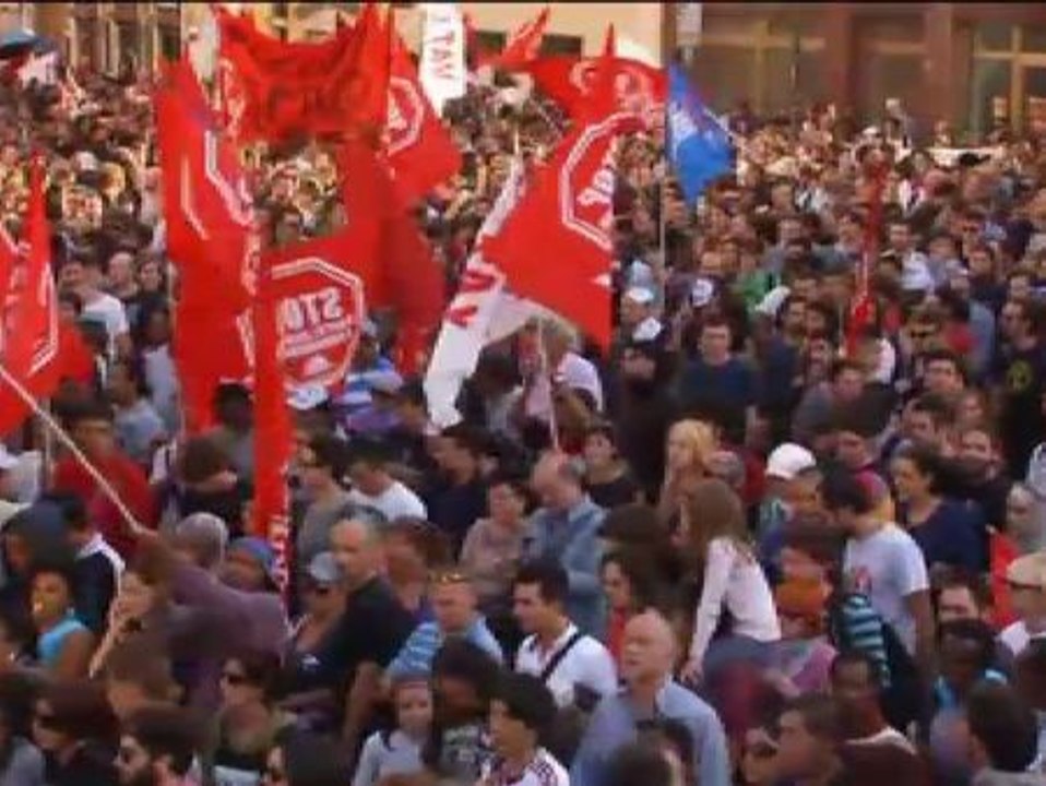 Las marchas en Roma contra los recortes acaban en batalla campal