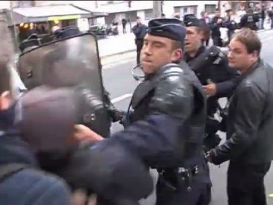 Los estudiantes franceses toman las calles de París