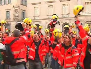 Los bomberos protestan contra los recortes