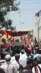 மனித சங்கிலி போட்டு மக்களை தடுக்கும் அதிமுகவினர்-வீடியோ