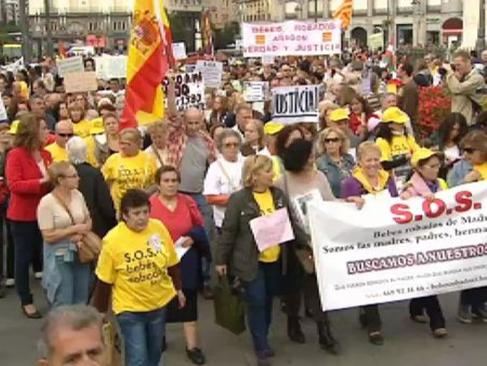 Los trabajadores de Fagor se manifiestan en busca de soluciones, tras el cierre de la factoría en Mondragón