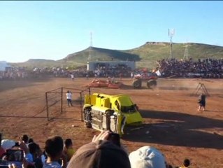 Un coche gigante mata a 9 personas y hiere a 79
