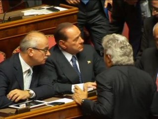 Berlusconi: "Hemos decidido, no sin trabajo interno, otorgar un voto de confianza al Gobierno"