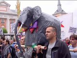 Miles de personas piden en Madrid la abolición de la monarquía