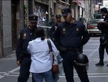 Momentos de tensión durante el registro de la sede Herrira en Pamplona