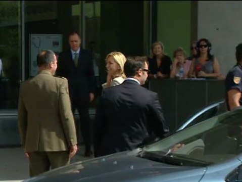 La Infanta Cristina visita a su padre en la Quirón