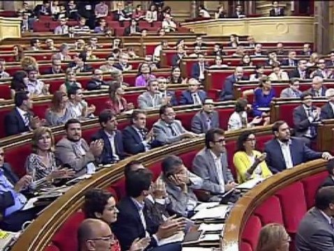 El Parlament de Cataluña da tres meses de plazo al Gobierno de Rajoy para acordar una consulta
