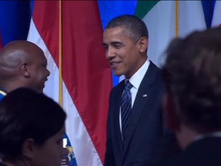 Obama dejó de fumar por miedo a su mujer