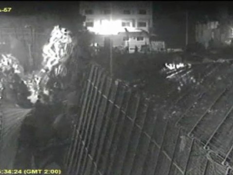 Un centenar de inmigrantes logran saltar la valla de Melilla