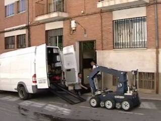 Heridos un padre y un hijo al explotar en su garaje un artefacto de la Guerra Civil