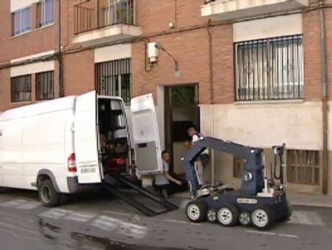 Heridos un padre y un hijo al explotar en su garaje un artefacto de la Guerra Civil