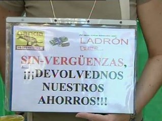 Afectados por la crisis de Bankia se muestran indignados por el fichaje de Rato por el Santander