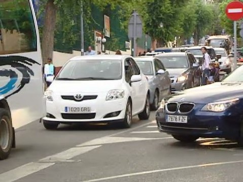 Atascos a la puerta de los colegios