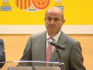 De Guindos afirma que el Gobierno va a mejorar la previsión sobre desempleo