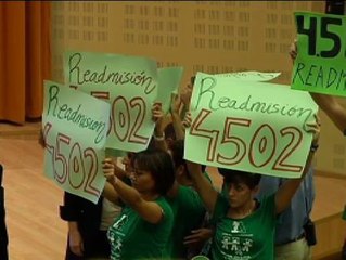 Download Video: Profesores interinos protestan por los despidos ante la presidenta de la Junta