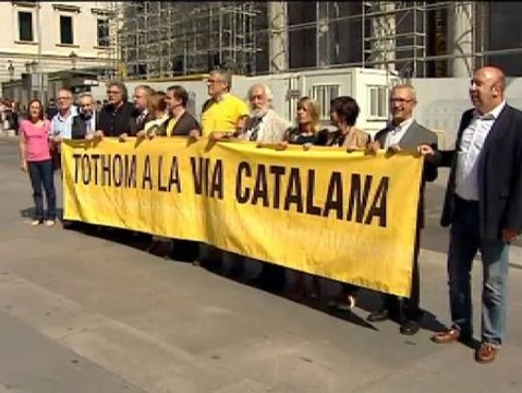 Diputados nacionalistas apoyan la cadena humana en Cataluña