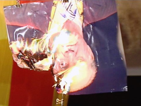 La foto del Rey arde en un acto independentista