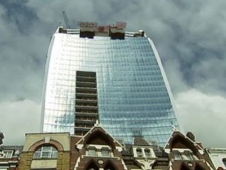 ¡Un edificio que derrite los coches!