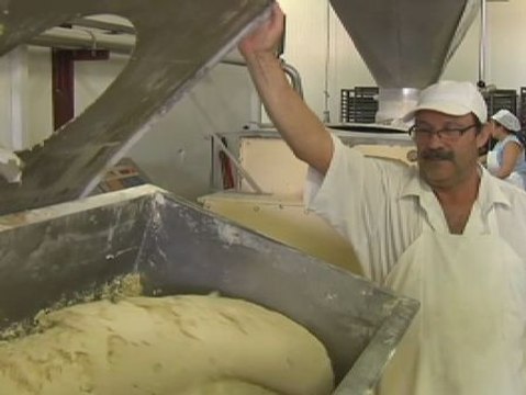 Arranca la producción de polvorones y mantecados de Estepa