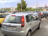 La vuelta al colegio provoca de nuevo atascos en las carreteras y colapsos a las puertas de los centros