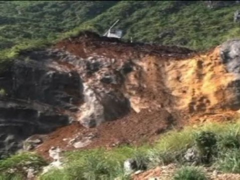 Deslizamientos de tierra al sur de China provocan cortes en las carreteras