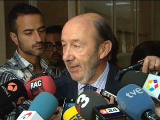 Rubalcaba: "Rajoy gana más que yo"