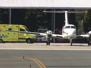 Rosalía Mera es trasladada a La Coruña en un avión-ambulancia