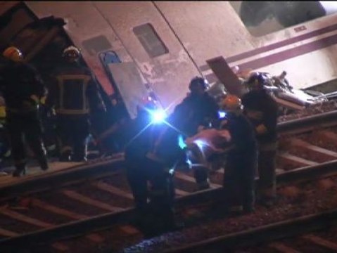 Accidente de tren en Santiago: 77 muertos y más de 140 heridos