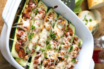 فيديو طريقة عمل لفائف الكوسة بحشو السمك.. وصفة صحية لرجيم الكيتو