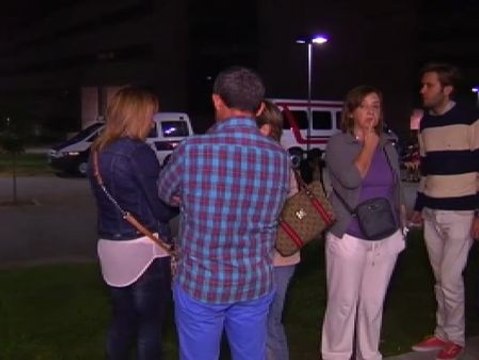 El edificio Cersía se llena de familiares angustiados a la espera de noticias