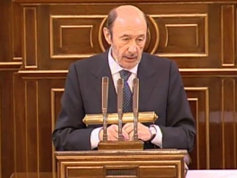 Rubalcaba anuncia una moción de censura si Rajoy no comparece en el Congreso