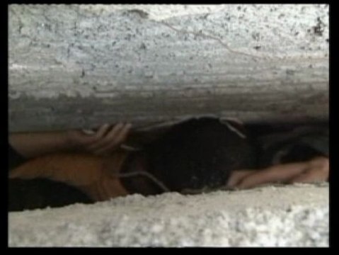 Un niño queda atrapado entre dos muros cuando jugaba con sus amigos