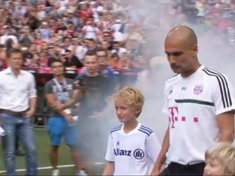 Ovaciones a Guardiola en la presentación oficial del Bayern