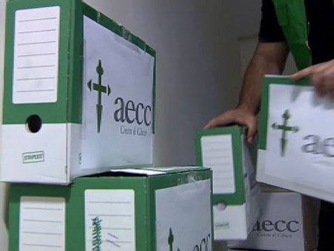 La AECC entrega 560.000 firmas para que el cribado de cáncer de colon sea una realidad en todas las comunidades autónomas