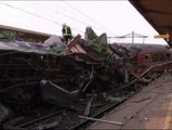 6 muertos y 8 personas en estado crítico por el descarrilamiento de un tren a unos 40 kilómetros de París