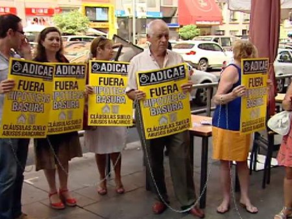 Nueva protesta de ADICAE contra las cláusulas suelo