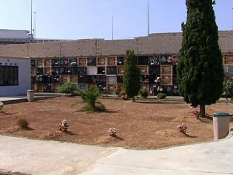 Ni los difuntos de Beniparrell descansan en paz, tras exigir a sus familiares el cobro de los nichos