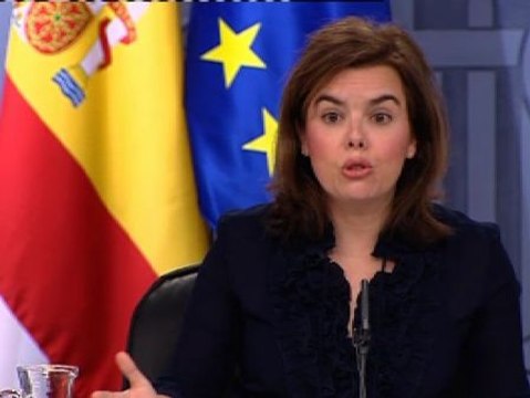 Sáenz de Santamaría: Los tribunales investigan y el resto colaboramos con la Justicia