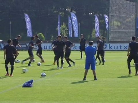 La Real Sociedad se entrena a la espera de que Illarramendi se una mañana al grupo