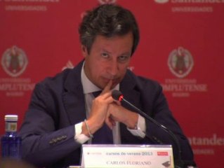 Una becaria alemana pone en jaque a Floriano en los cursos de verano del Escorial