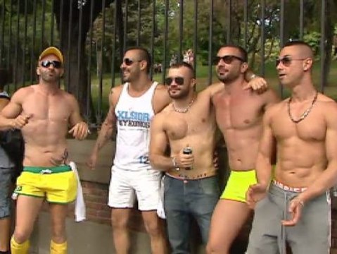 Orgullo, reivindicaciones, fiesta y millones de beneficios